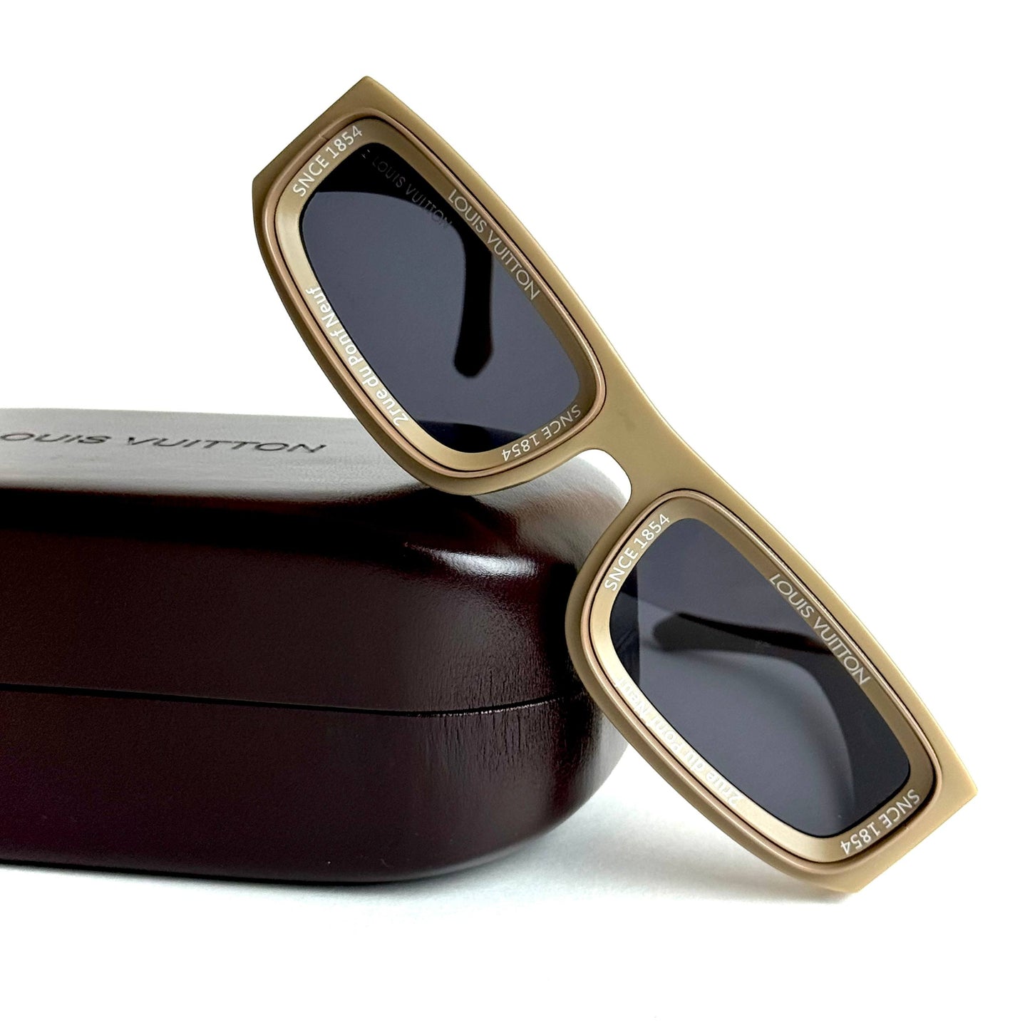 LV Titan – Matte Beige