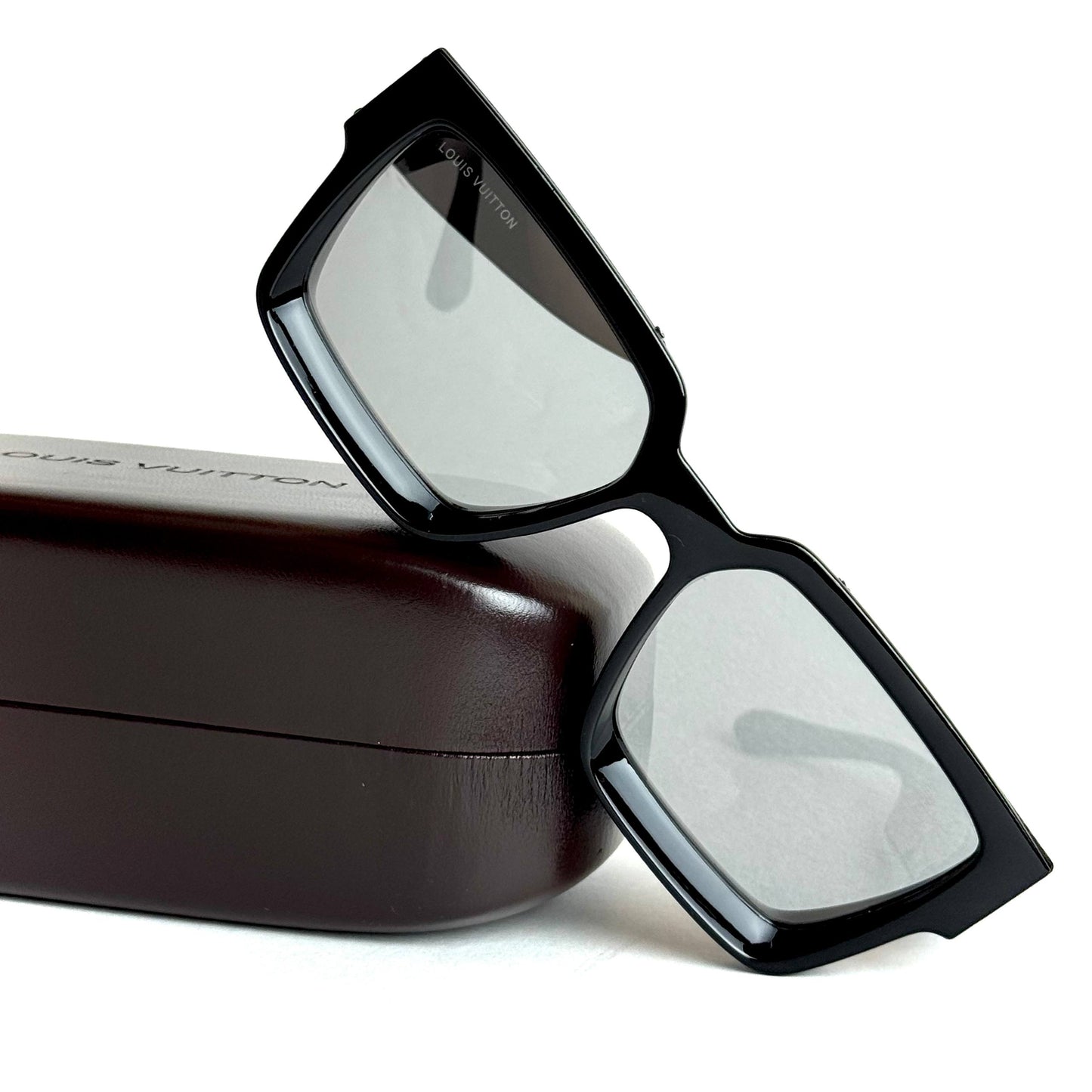 LV Prestige – Black Mirror