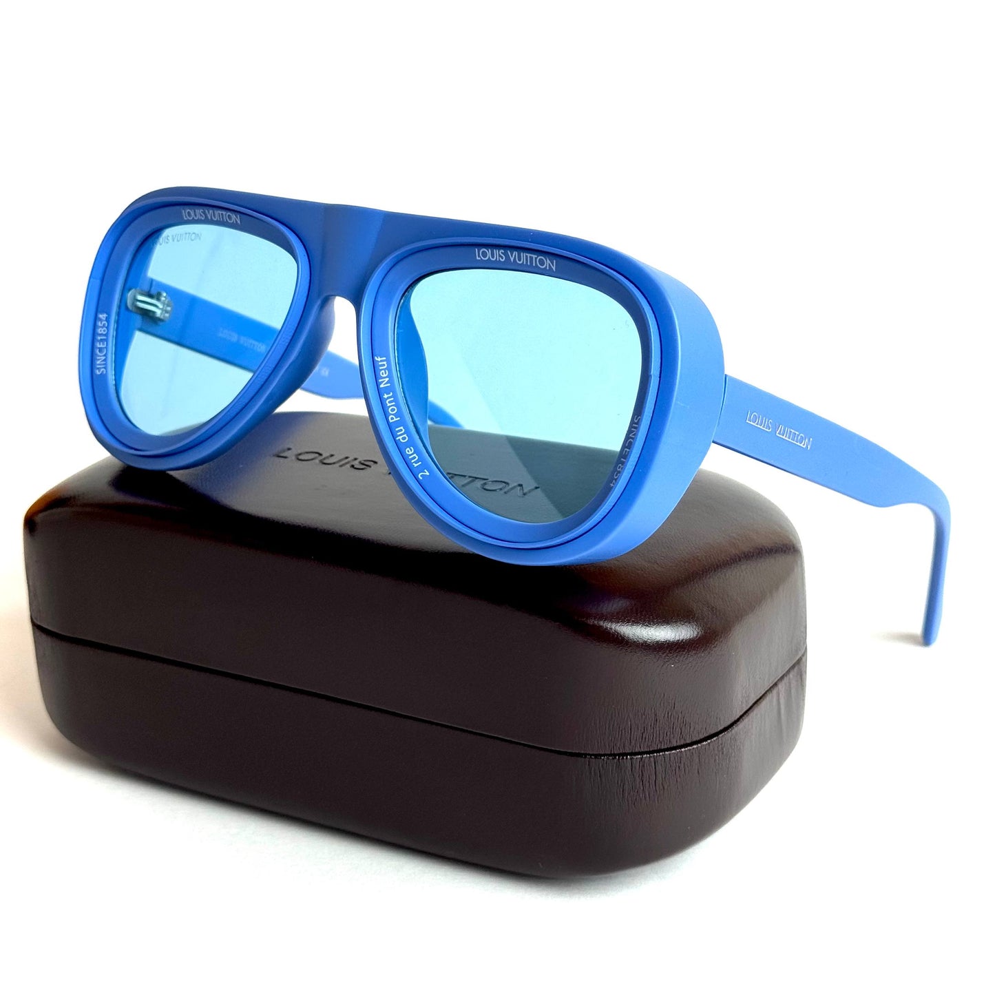 LV Pilot – Blue