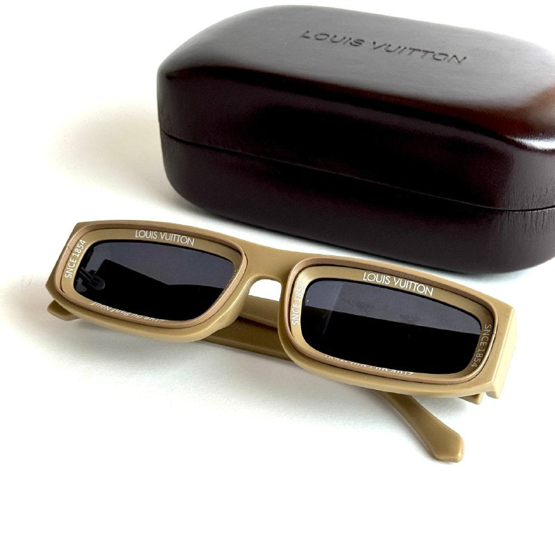 LV Titan – Beige