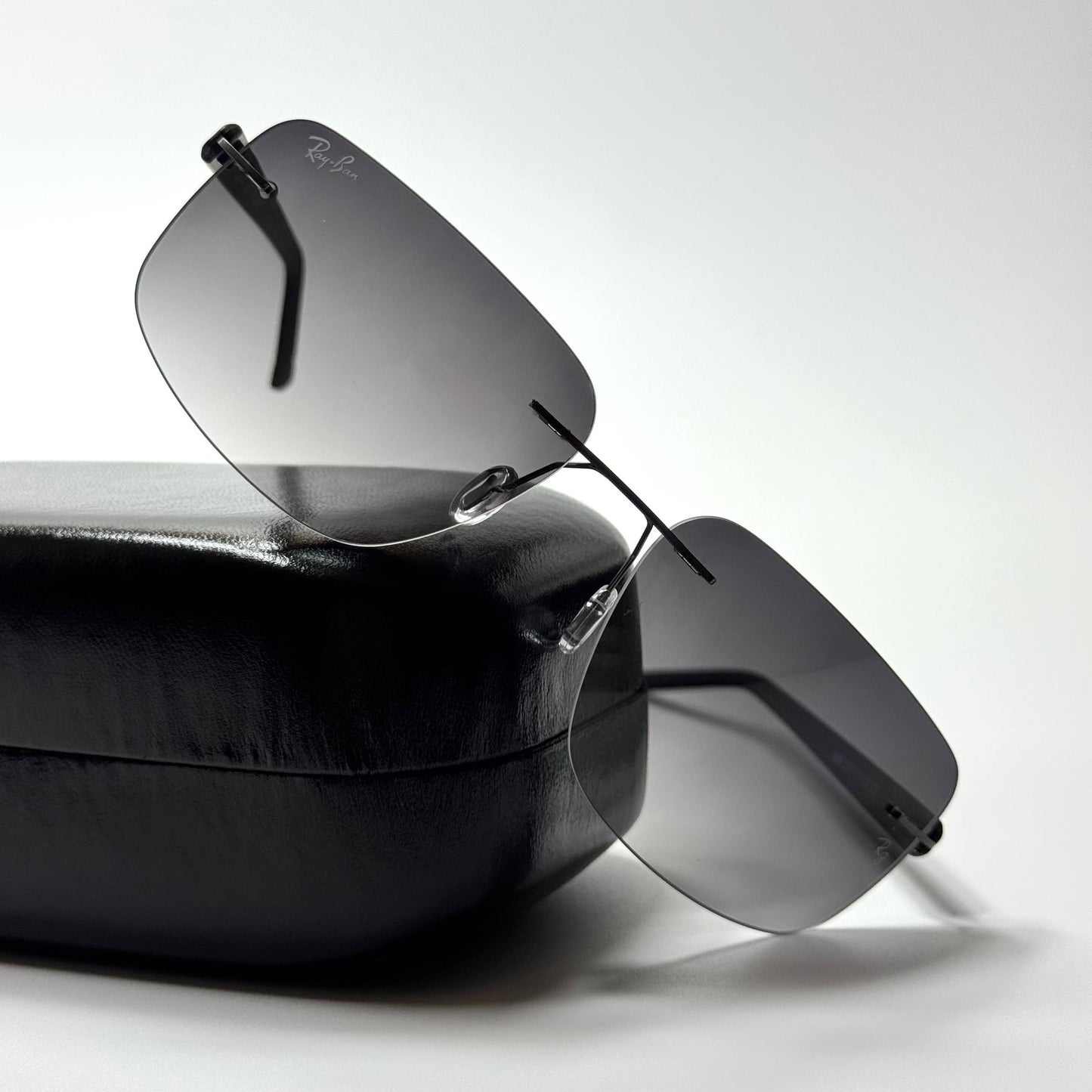Ray-Ban Rimless – Black Grey